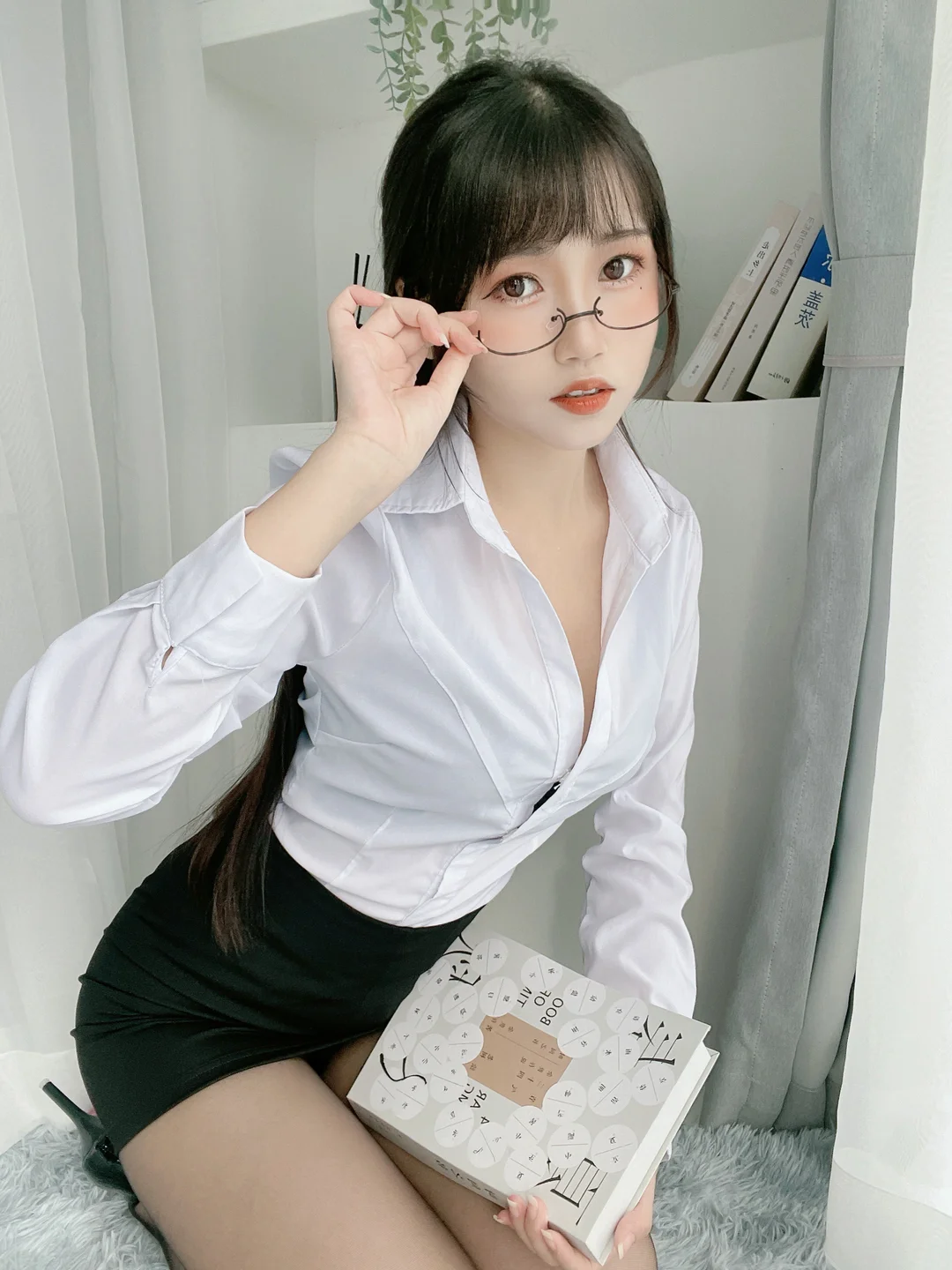 不呆猫 - 黑丝包臀OL [24P,5V-908MB] tg@simisebaisi 【丝足阁】001.webp